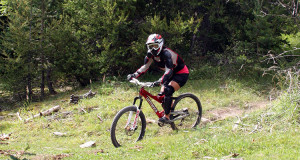 VTT sur la piste de descente du Grand-Puy